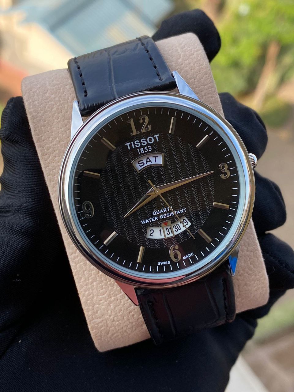 LEATHER DAY &DATE WATCH WATER RESISTANT BATTERY POWERED