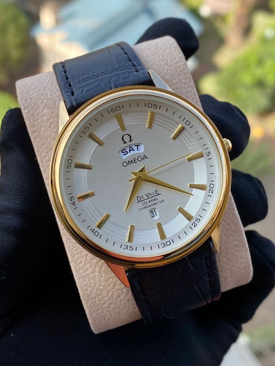 LEATHER DAY &DATE WATCH WATER RESISTANT BATTERY POWERED