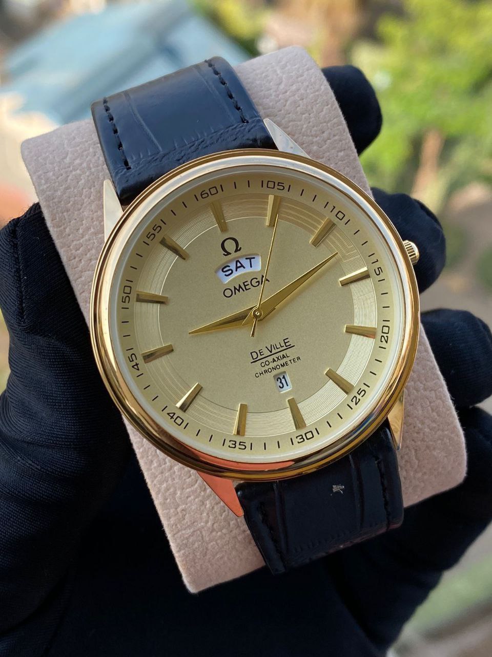 LEATHER DAY &DATE WATCH WATER RESISTANT BATTERY POWERED