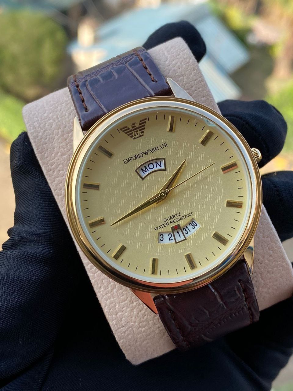 LEATHER DAY &DATE WATCH WATER RESISTANT BATTERY POWERED