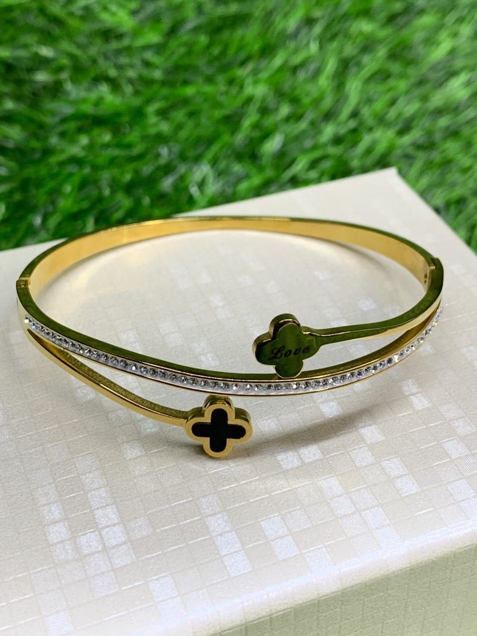 BRACELETS HYPOALLERGENIC STAINLESS STEEL FINISH BOXES NOT INCLUDED