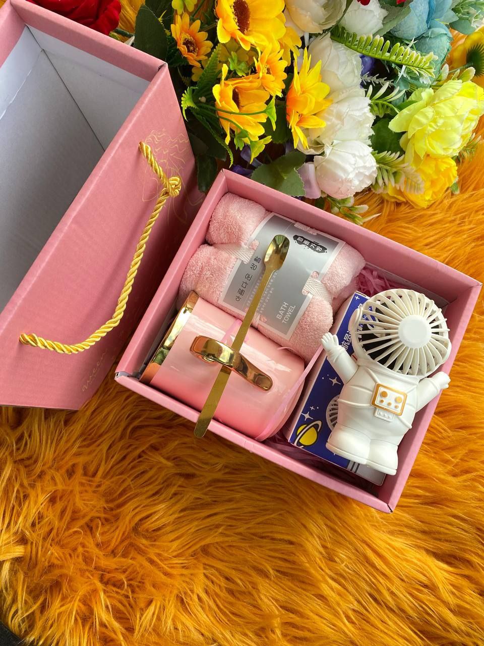 PERFECT GIFT COMBO ANY OCCASSION BATH TOWEL MUG/CERAMIC CUP CHARGEABLE PORTABLE FAN SCOOPING/STIRRING SPOON GIFT BAG ENQUIRIES