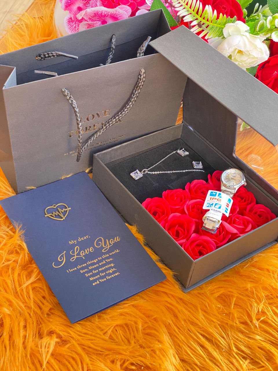 LADIES GIFT PACKAGE PRESERVED ROSES NECKLACE X EARRRINGS WATCH (ANY CURREN,CASIO,ROLEX BRANDS) LOVE CARD BAG X BOX
