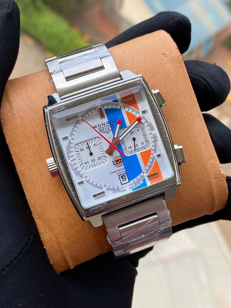 MONACO HEUR CHRONOGRAPH MEN WATCH CHRONOGRAPH MOVEMENT DATE DISPLAY NON-FADE STAINLESS STEEL FINISH WATER RESISTANT BATTERY POWERED SMOOTH SWEEPING MOVEMENT GIFT BAG ENQUIRIES