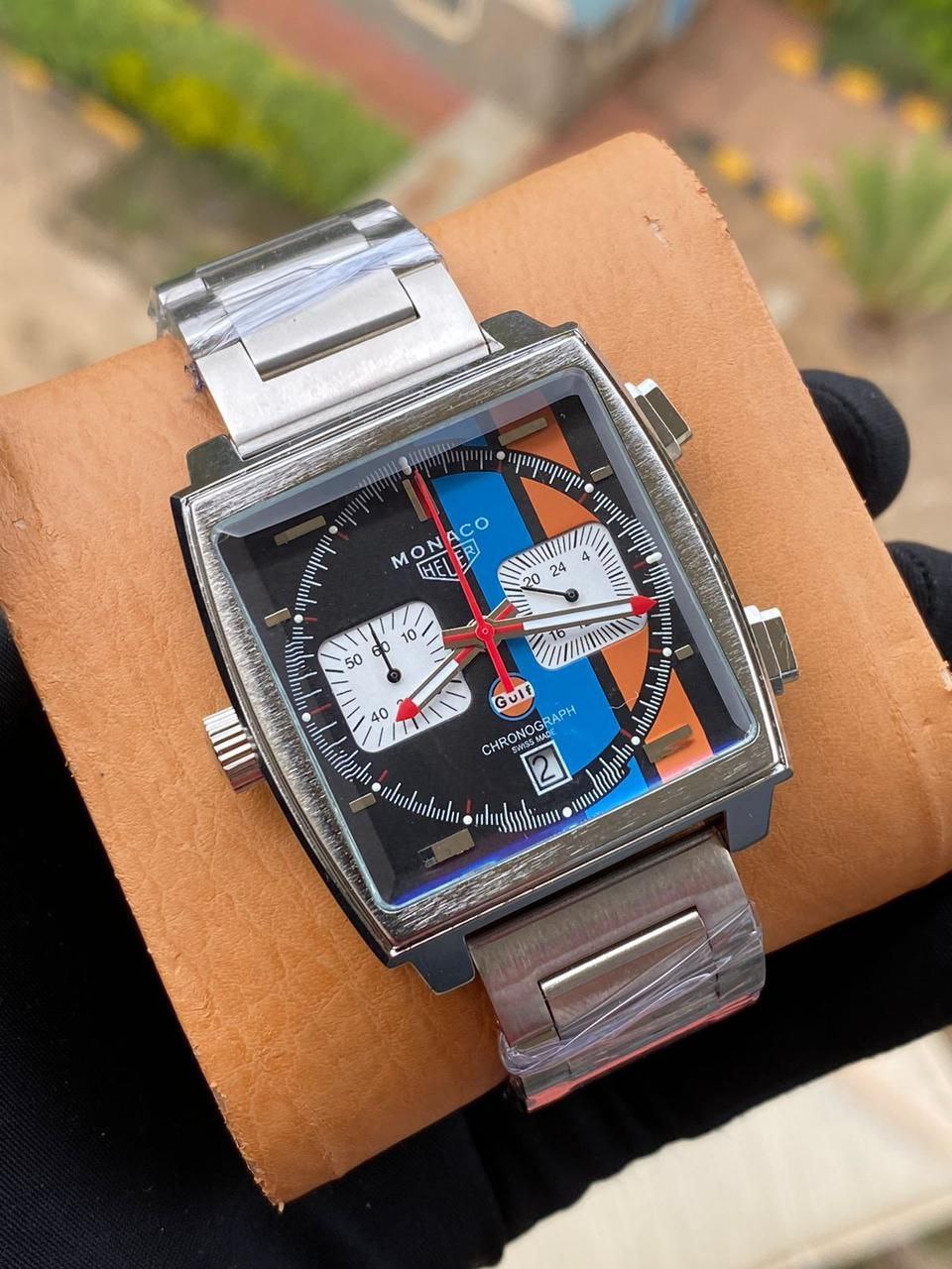 MONACO HEUR CHRONOGRAPH MEN WATCH CHRONOGRAPH MOVEMENT DATE DISPLAY NON-FADE STAINLESS STEEL FINISH WATER RESISTANT BATTERY POWERED SMOOTH SWEEPING MOVEMENT GIFT BAG ENQUIRIES