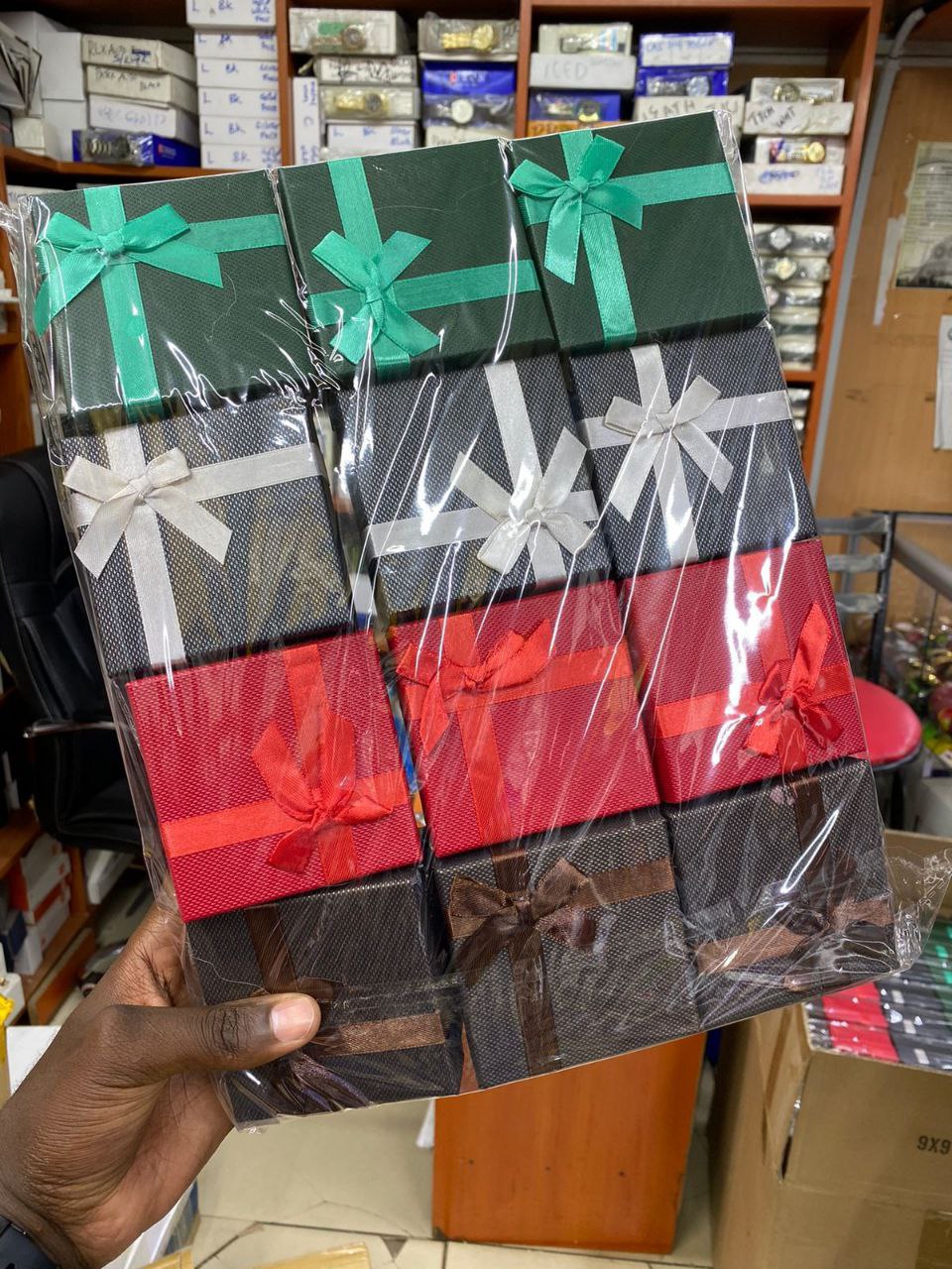 CURREN LADIES #9079 WATER RESISTANT BATTERY POWERED CURREN BRANDED BOX ENQUIRIES