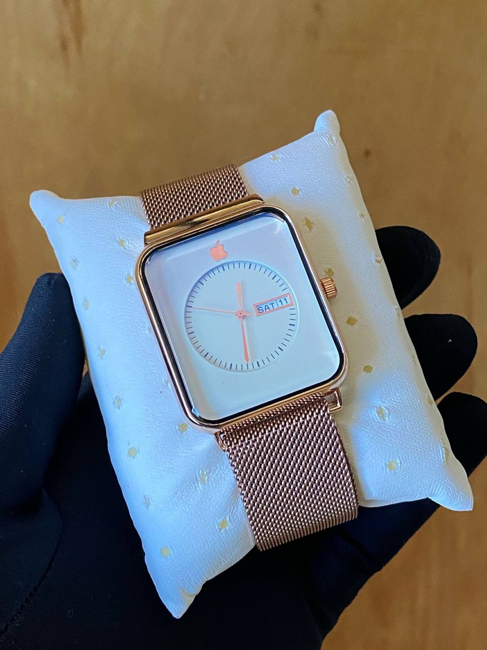 APPLE DAY & DATE WATCH WATER RESISTANT DAY AND DATE DISPLAY MESH STRAP MAGNETIC BUCKLE ENQUIRIES