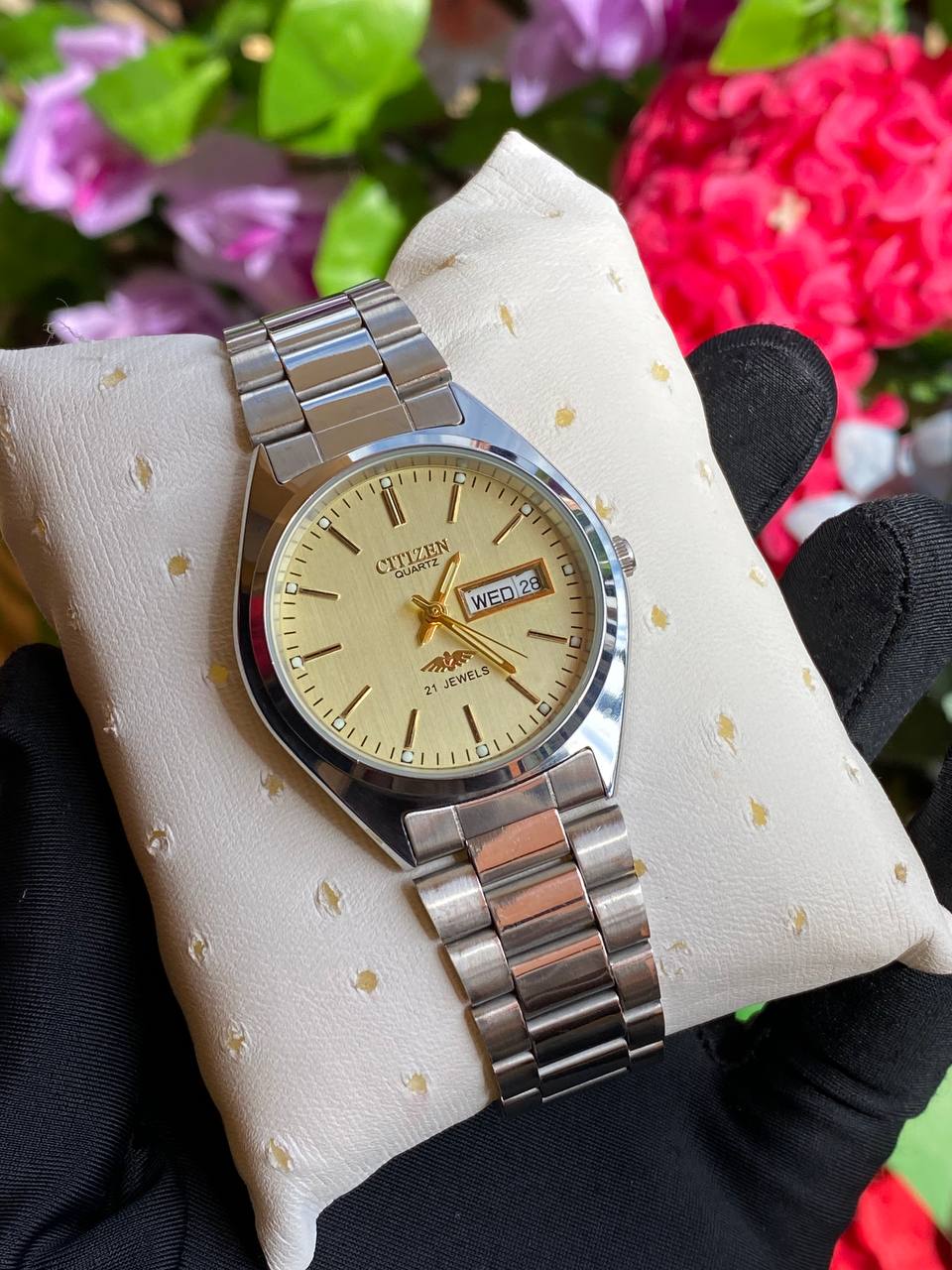 CITIZEN WATCH DAY & DATE DISPLAY STAINLESS STEEL FINISH WATER RESISTANT LUMINOUS DIAL ENQUIRIES