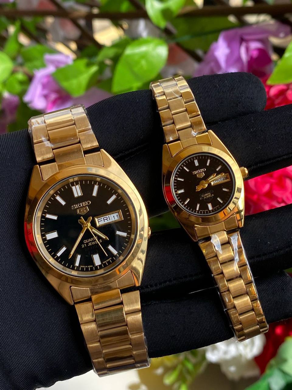 SEIKO 5 SINGLE PAIR DAY AND DATE DISPLAY BATTERY POWERED NON FADE STAINLESS STEEL FINISH NIGHT GLOW ENQUIRIES