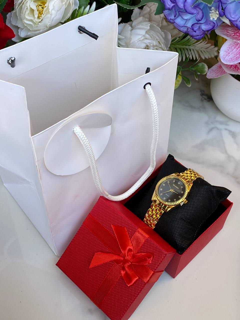 LADIES GIFT WATCH WATER RESITANT BATTERY POWERED & ENQUIRIES