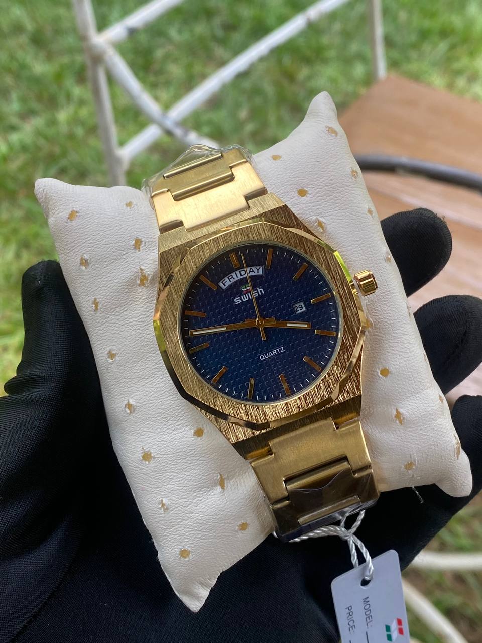 SWISH STYLISH GENTS WATCH DAY/DATE DISPLAY BATTERY POWERED STAINLESS STEEL WATER RESISTANT ENQUIRIES