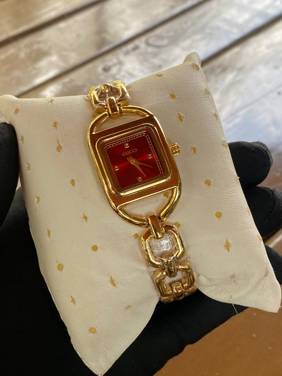 LADIES WATCH STAINLESS STEEL BATTERY POWERED WATER RESISTANT GIFT BOX GIFT BAG ENQUIRIES