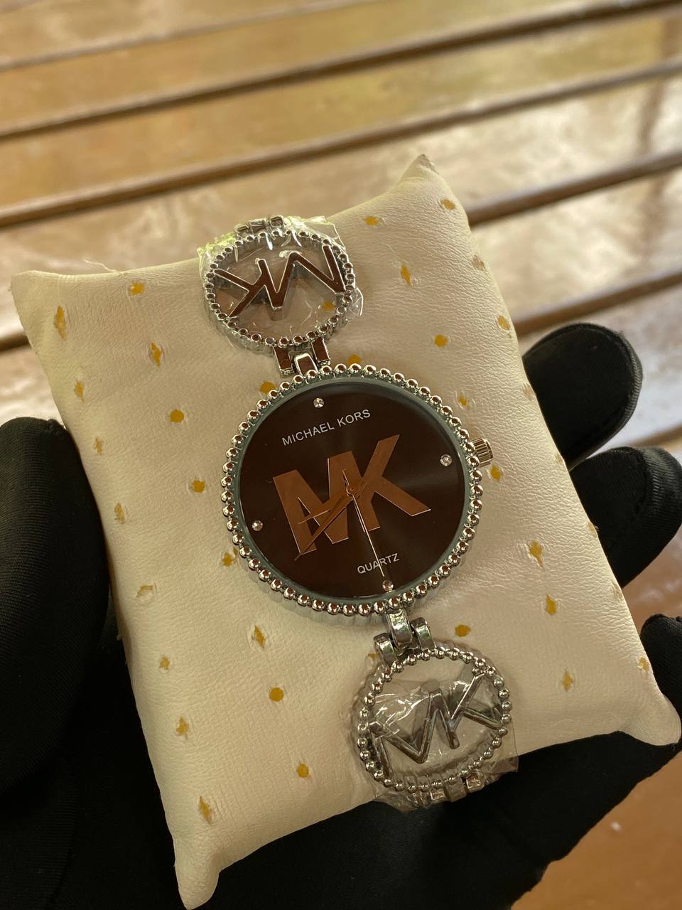 LADIES WATCH STAINLESS STEEL BATTERY POWERED WATER RESISTANT GIFT BOX GIFT BAG ENQUIRIES