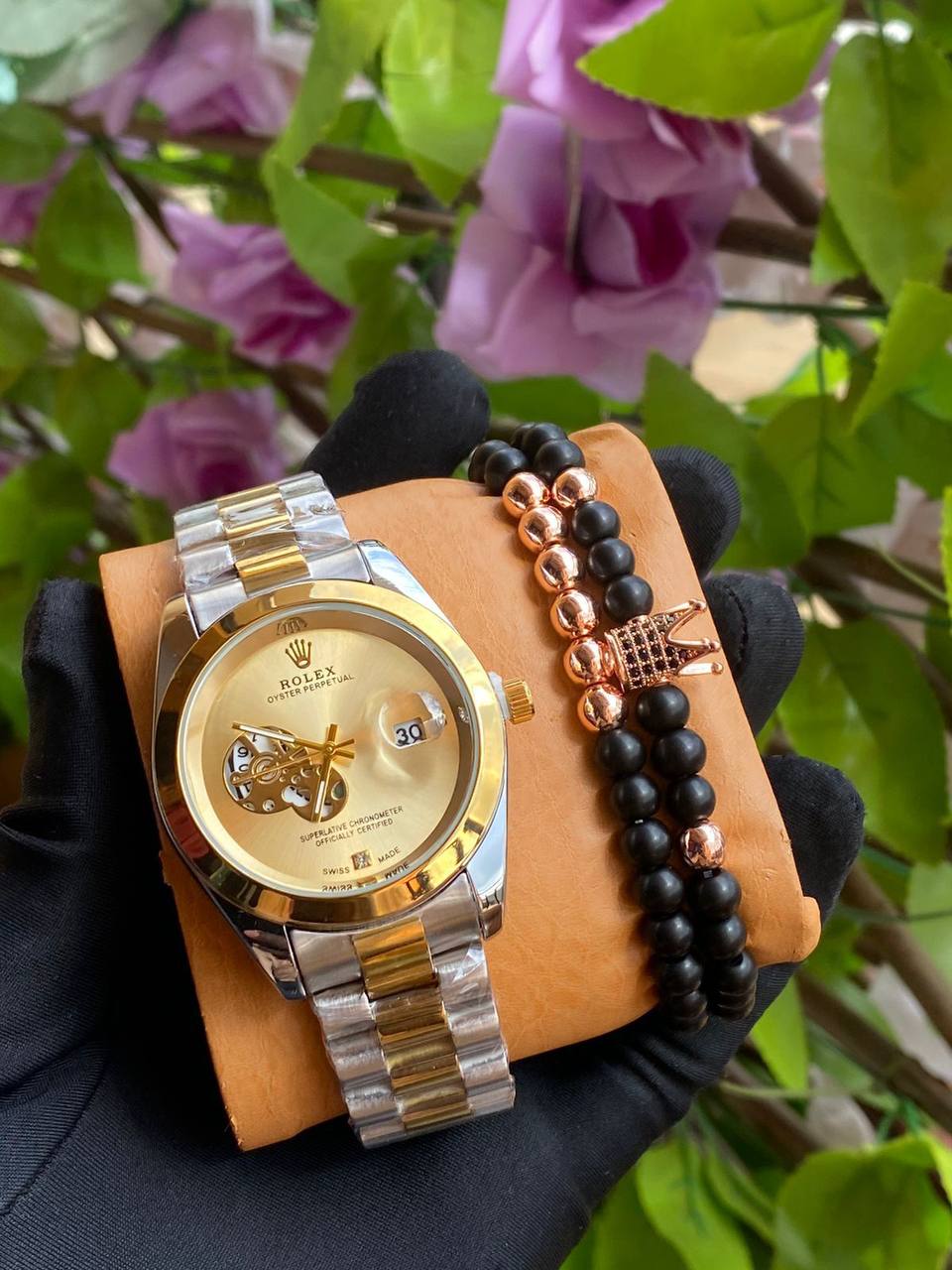 CURREN GENTS WATCH #8329 (LEATHER) WATER RESISTANT CHRONOGRAPH MOVEMENT DATE DISPLAY BATTERY POWERED CURREN BRANDED BOX @ ENQUIRIES