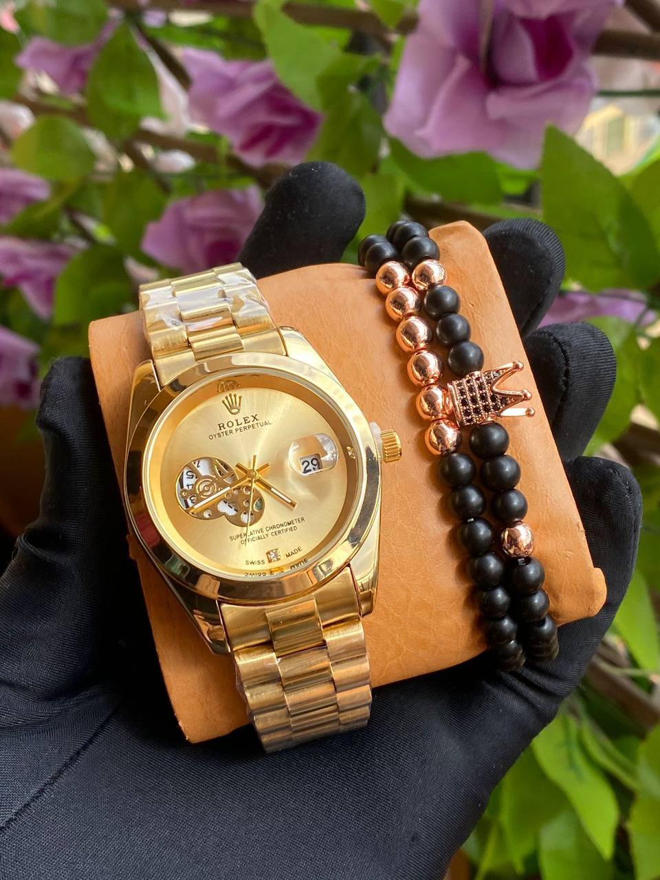 CURREN GENTS WATCH #8329 (LEATHER) WATER RESISTANT CHRONOGRAPH MOVEMENT DATE DISPLAY BATTERY POWERED CURREN BRANDED BOX @ ENQUIRIES