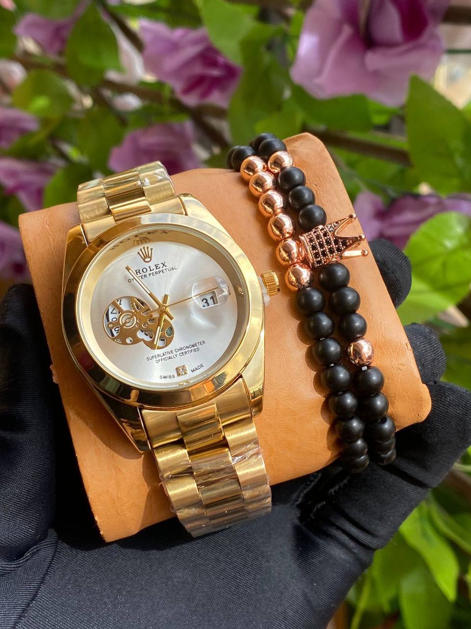 CURREN GENTS WATCH #8329 (LEATHER) WATER RESISTANT CHRONOGRAPH MOVEMENT DATE DISPLAY BATTERY POWERED CURREN BRANDED BOX @ ENQUIRIES