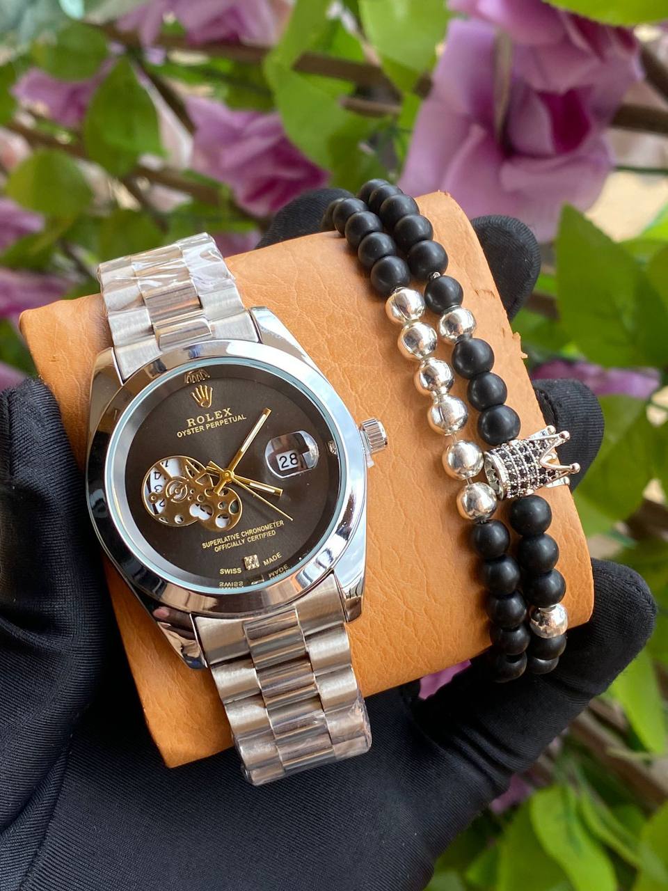 CURREN GENTS WATCH #8329 (LEATHER) WATER RESISTANT CHRONOGRAPH MOVEMENT DATE DISPLAY BATTERY POWERED CURREN BRANDED BOX @ ENQUIRIES