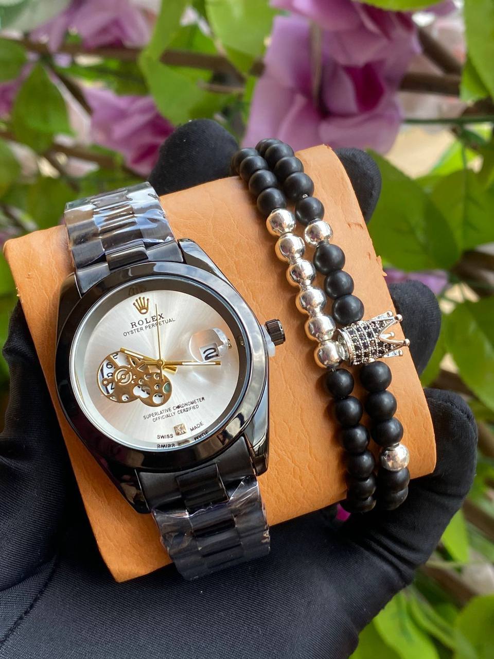 CURREN GENTS WATCH #8329 (LEATHER) WATER RESISTANT CHRONOGRAPH MOVEMENT DATE DISPLAY BATTERY POWERED CURREN BRANDED BOX @ ENQUIRIES