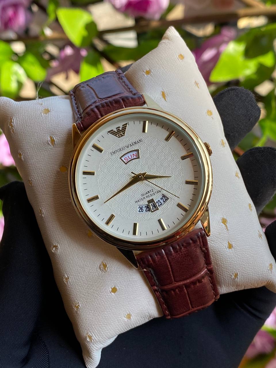 LEATHER DAY&DATE GENTS WATCH DAY&DATE DISPLAY WATER RESISTANT FINELY POLISHED LEATHER STRAP STAINLESS STEEL CASE ENQUIRIES