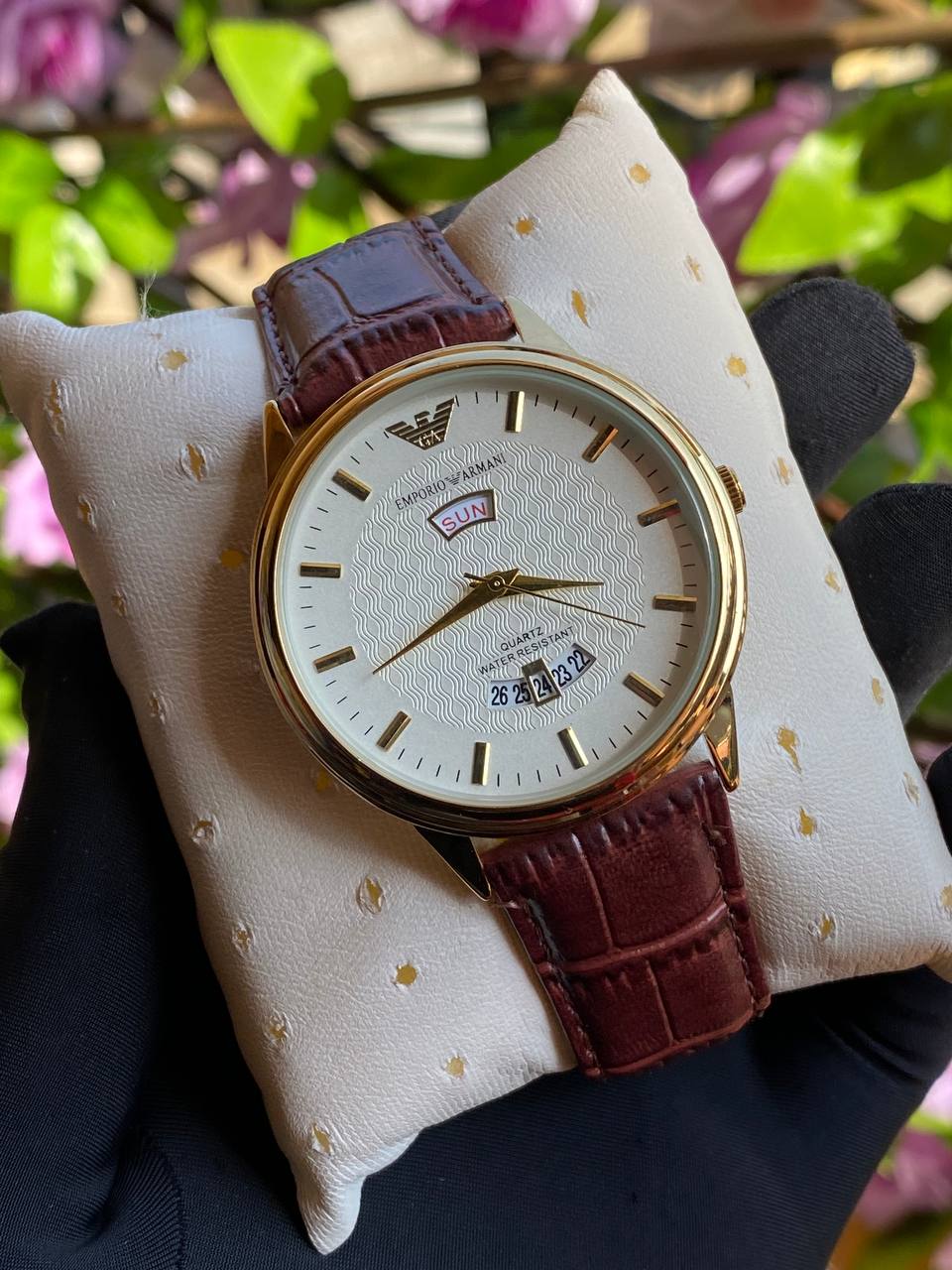 LEATHER DAY&DATE GENTS WATCH DAY&DATE DISPLAY WATER RESISTANT FINELY POLISHED LEATHER STRAP STAINLESS STEEL CASE ENQUIRIES