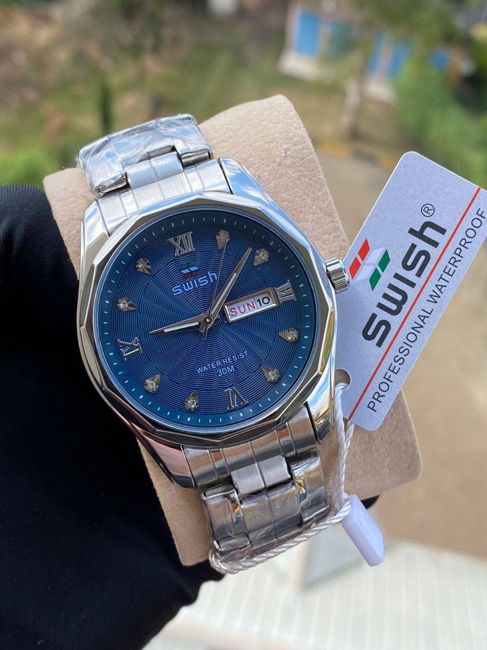 SWISH GENTS WATCH DAY&DATE DISPLAY BATTERY POWERED STAINLESS STEEL WATER RESISTANT TWO-TONE GOLDSILVER ENQUIRIES