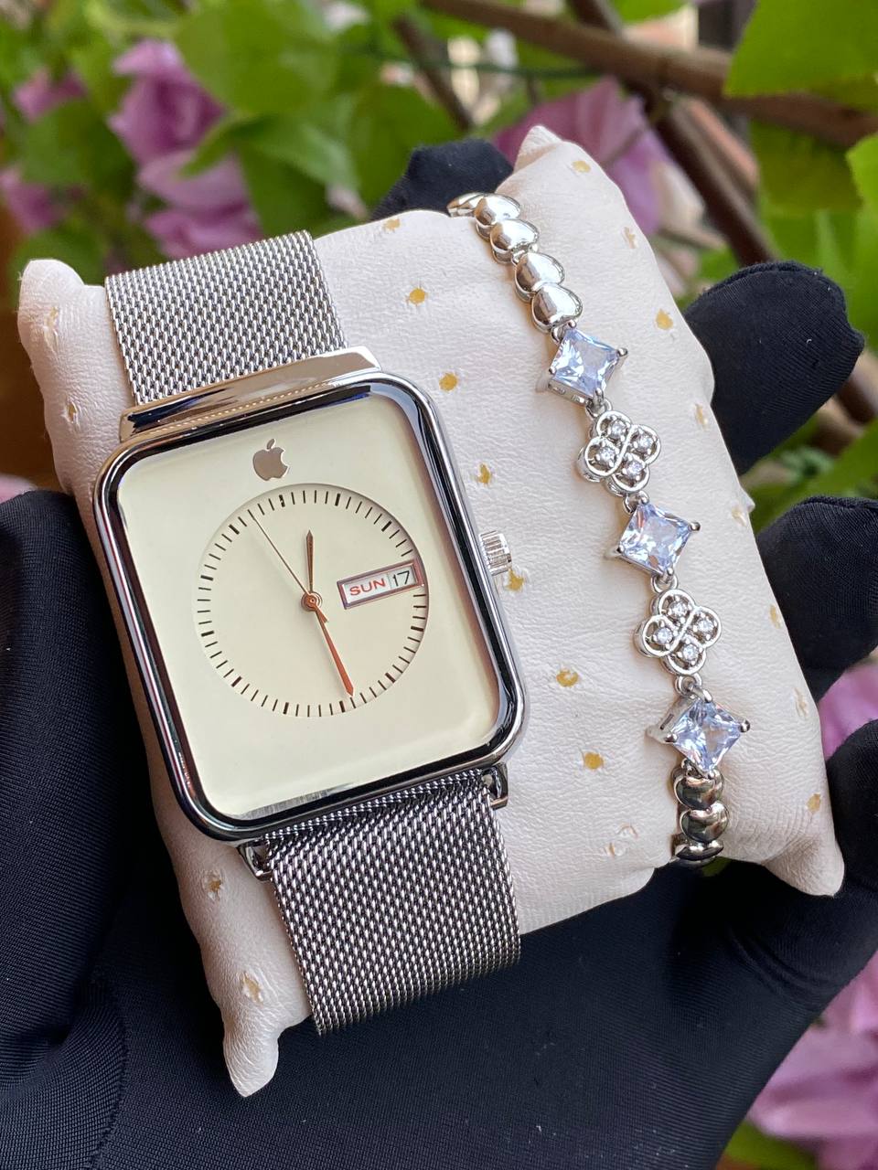 APPLE WATCH X BRACELET DAY AND DATE DISPLAY WATER RESISTANT STAINLESS STEEL BATTERY POWERED &ENQUIRIES