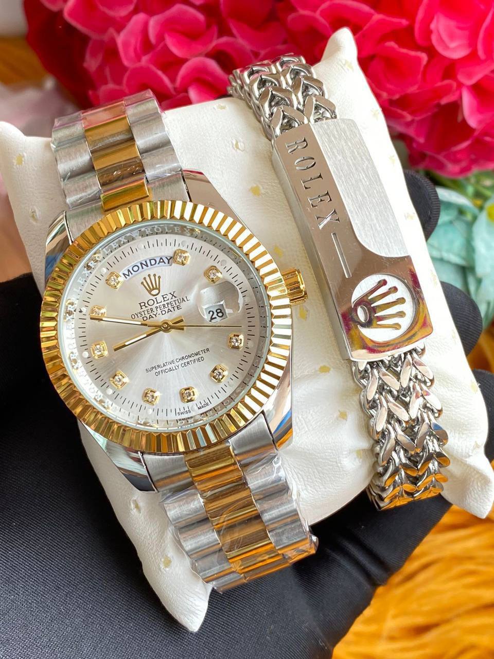 ROLEX X BRACELET NONFADE ROLEX BRANDED BRACELETS FULL DAY AND DATE DISPLAY BATTERY POWERED AND ENQUIRIES