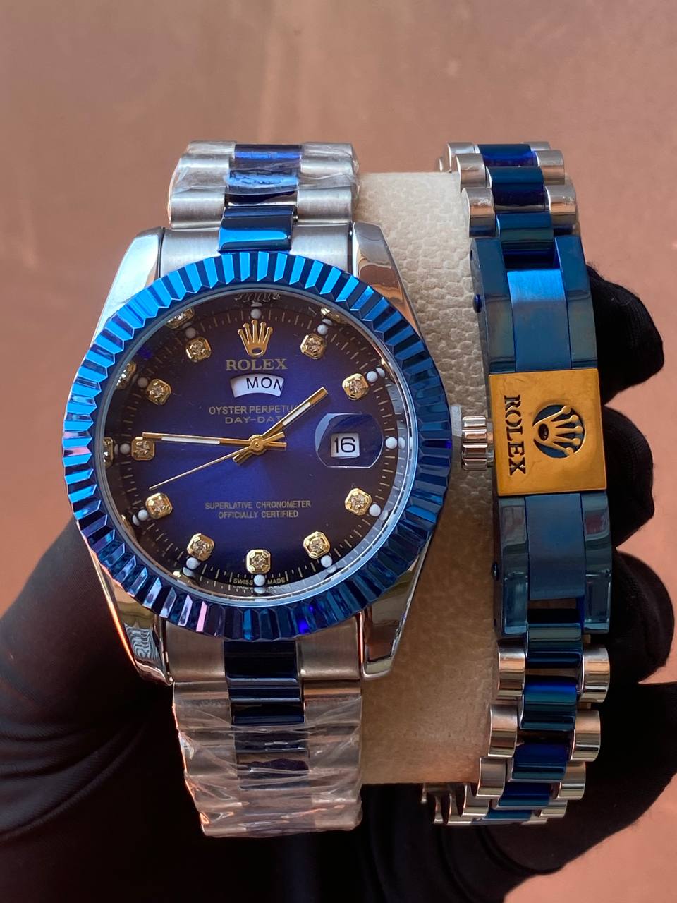 ROLEX X BRACELET NONFADE ROLEX BRANDED BRACELETS FULL DAY AND DATE DISPLAY BATTERY POWERED AND ENQUIRIES